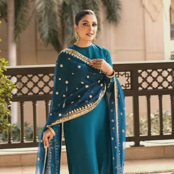 Buy Elegant Pakistani Suit with Designer Dupatta Online | Raimentz - Picture 1 of 6